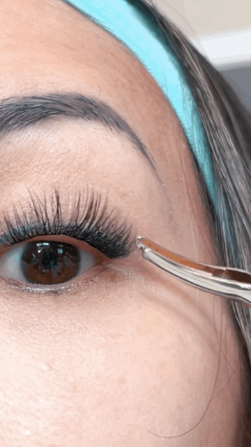 Clamp diy lash extensions together